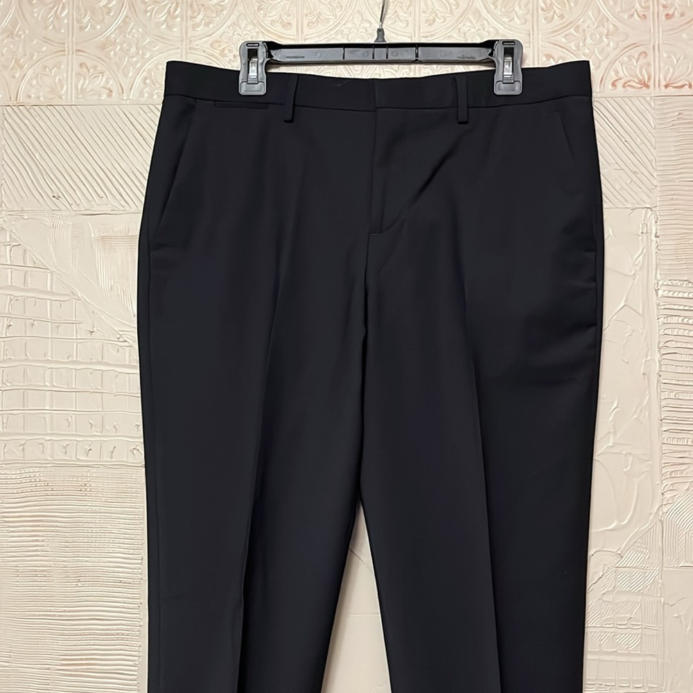 EUC Express Men’s Wrinkle Resistant Stretch+ Slim Black Dress Pants, size 33x32